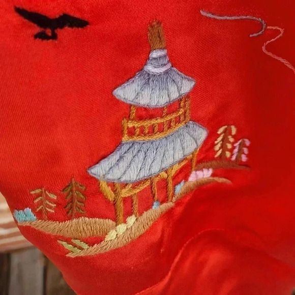 Vintage Longevity Kimono Style Robe with Embroidered Scene Women's Size Large - Picture 3 of 10
